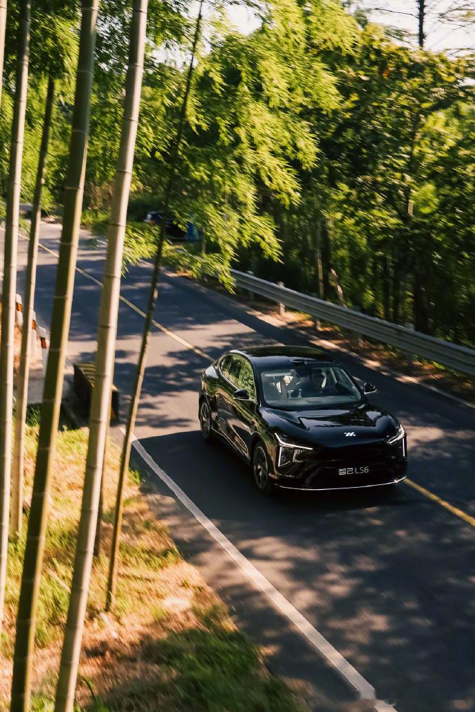 买增程先看智己20万左右买新一代智己LS6这全能型SUV，我觉得太值了！预售订