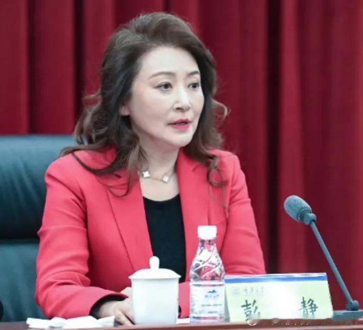 重庆官场有份量的事情，可能一半和她有关。​​​