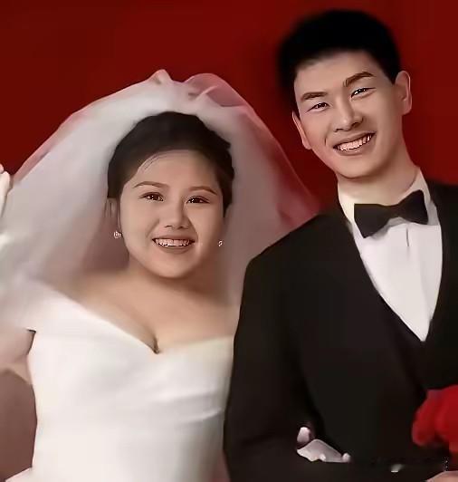 陕西旬阳婚礼事件，引发的网友留言：1、订婚两年本就不合常理，彩礼、婚房这些关键