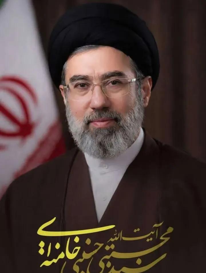 哈梅内伊以身殉道后，家族都是温和派的，穆杰塔巴才57岁，看着也是斯斯文文，姜还是