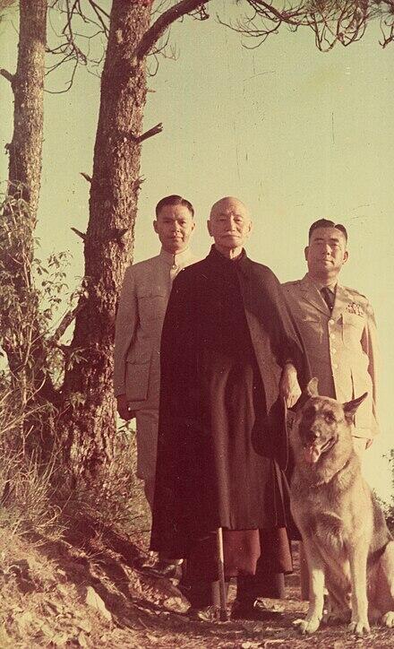 1965年台北蒋介石和总统府侍卫长郝柏村​​​