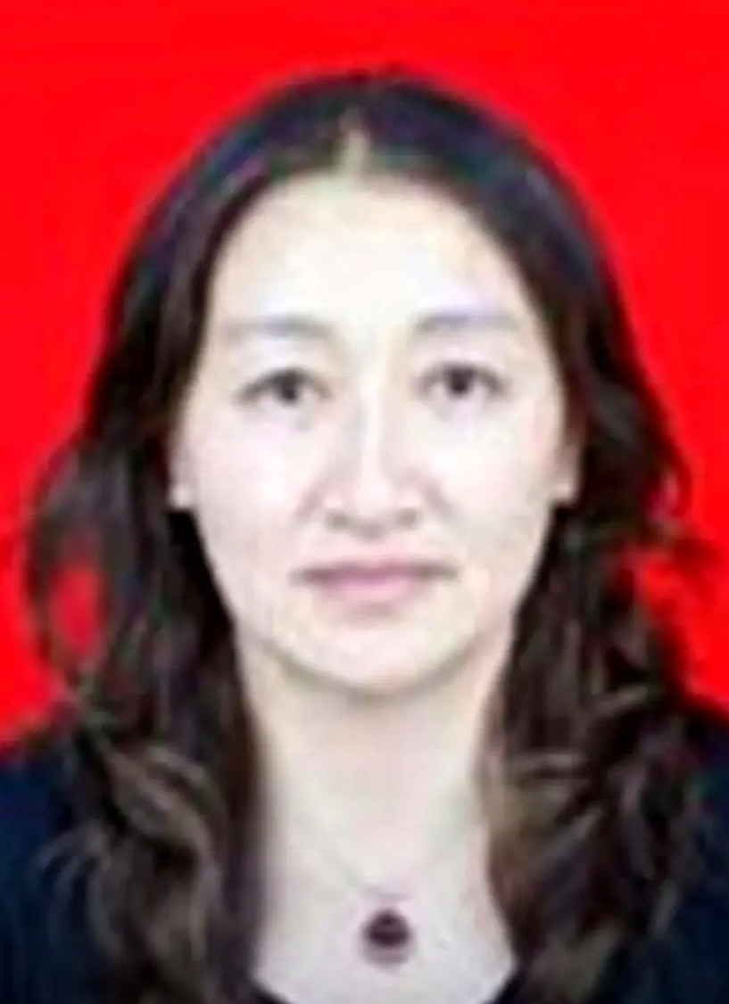 如果说那尔那茜的定向委培是其父赛纳操弄，那她的母亲敖登高娃是82级上戏表演系毕业