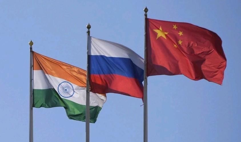 美国这一次估计要被印度刺激大了！9月1日，印度斯坦时报以巨大篇幅报道中印及印俄领