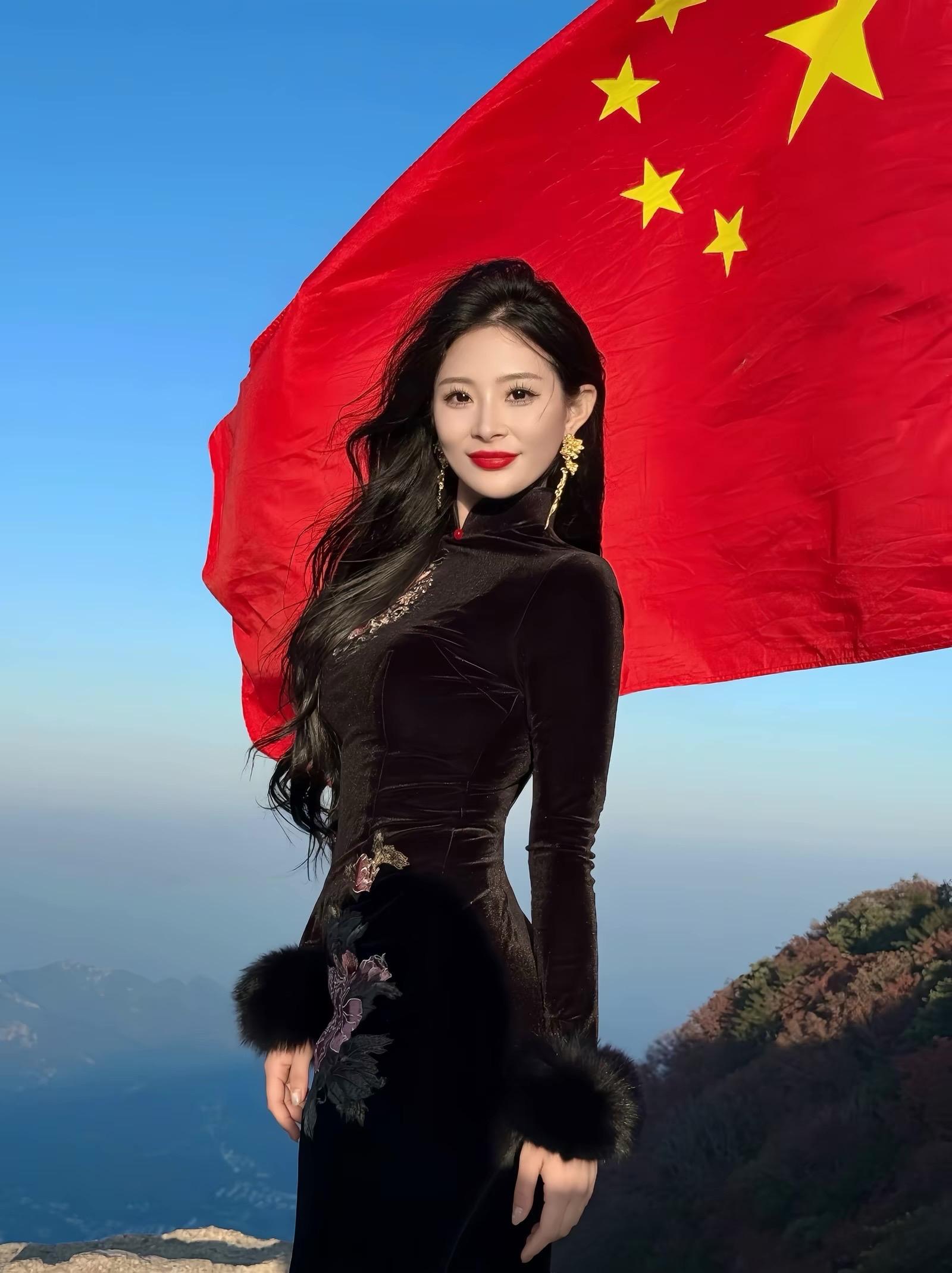 旗袍来了！！！质量巨好！牡丹刺绣上的，袖口毛毛超大狐狸毛！众多旗袍中的...
