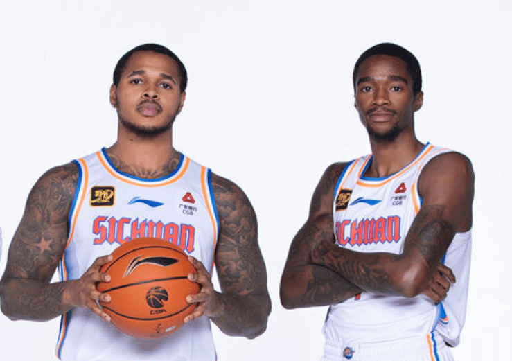 萨姆纳: 我和亨特是同舟共济的好朋友, 但今晚他是我的对手