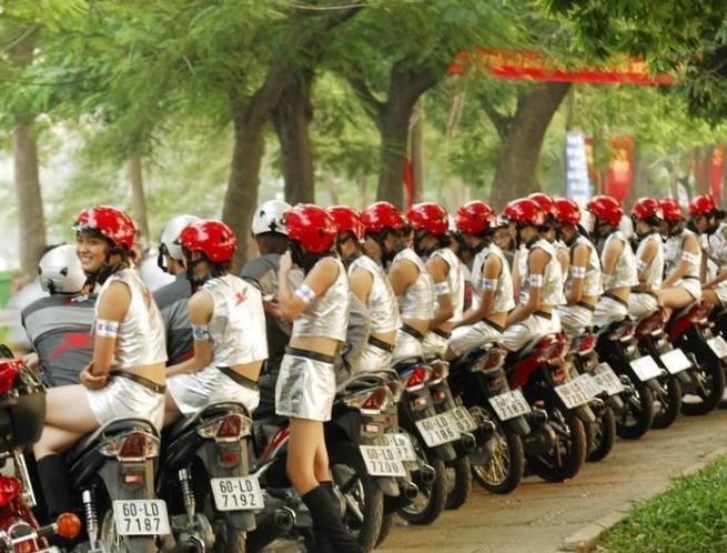 国产小电驴在国外各地是卖爆了！东南亚各国现在基本上都缺油，价格涨上去，关键还