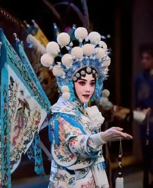 主角好虐张艺谋直接把忆秦娥第二段婚姻砍掉了!原著里她嫁了三次，儿子还死了，虐得