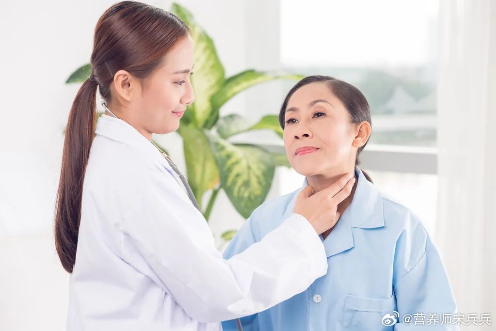 哪些信号是甲状腺在求救健闻登顶计划警惕！这3种表现是甲状腺的“求救信号”1、脖