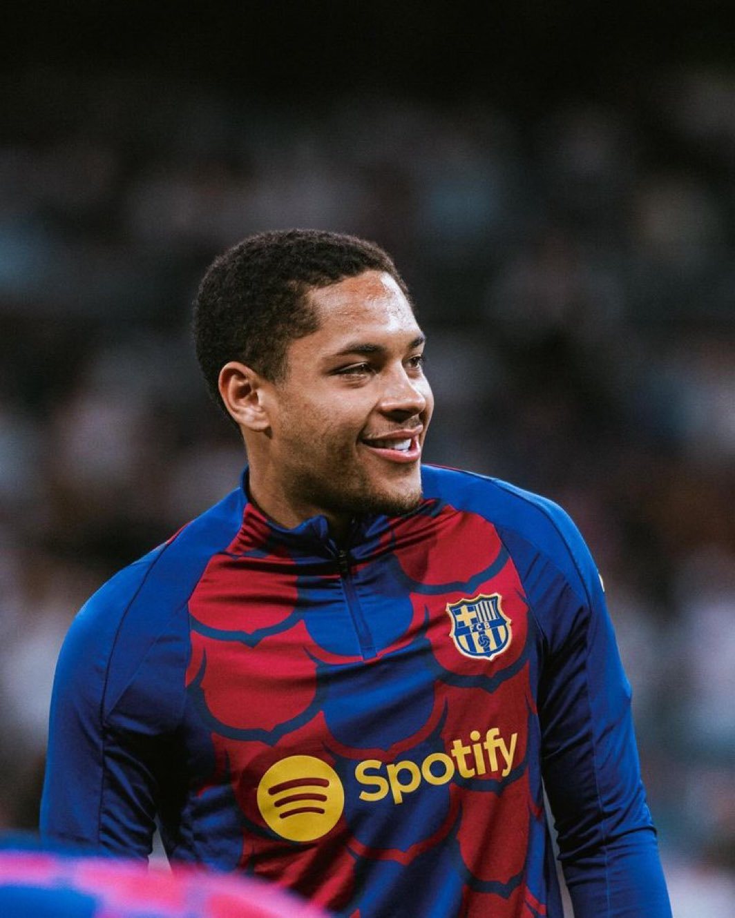 🚨🚨每体：曼联正在密切关注罗克，并可能出价5000万欧元求购他。巴塞罗那