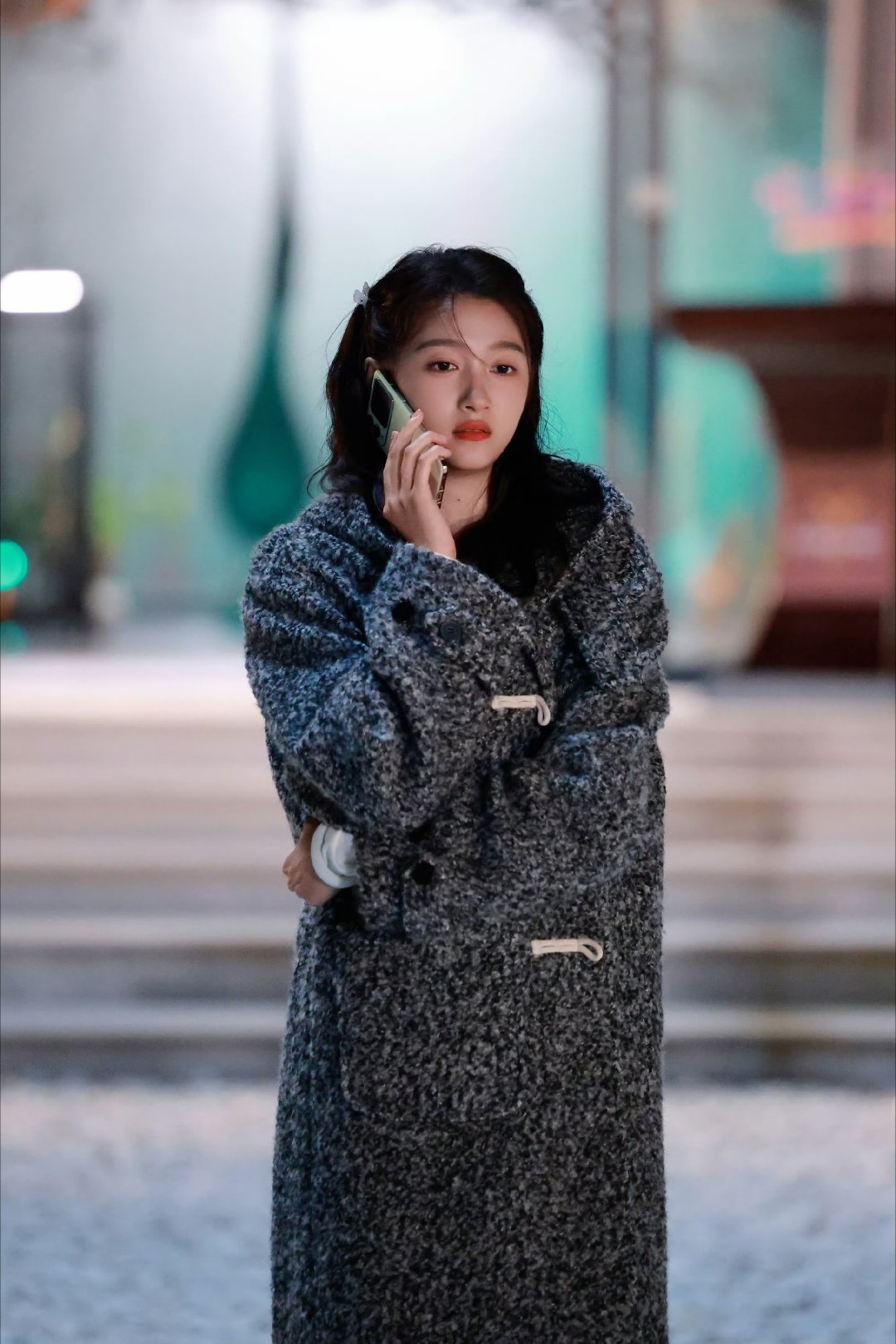 关晓彤🥫关晓彤孟露莎🥫关晓彤红掌＂你踏月而来，惊艳四方，如同世间宝藏.＂