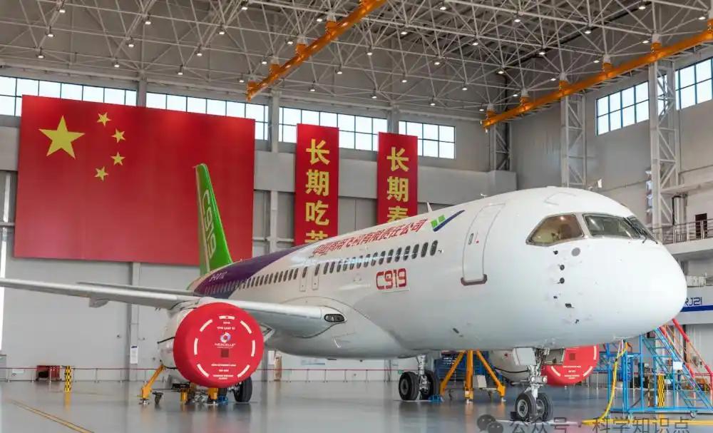 C919越南首航92%客座率，波音空客慌了，谁还敢说国产大飞机飞不出国门？