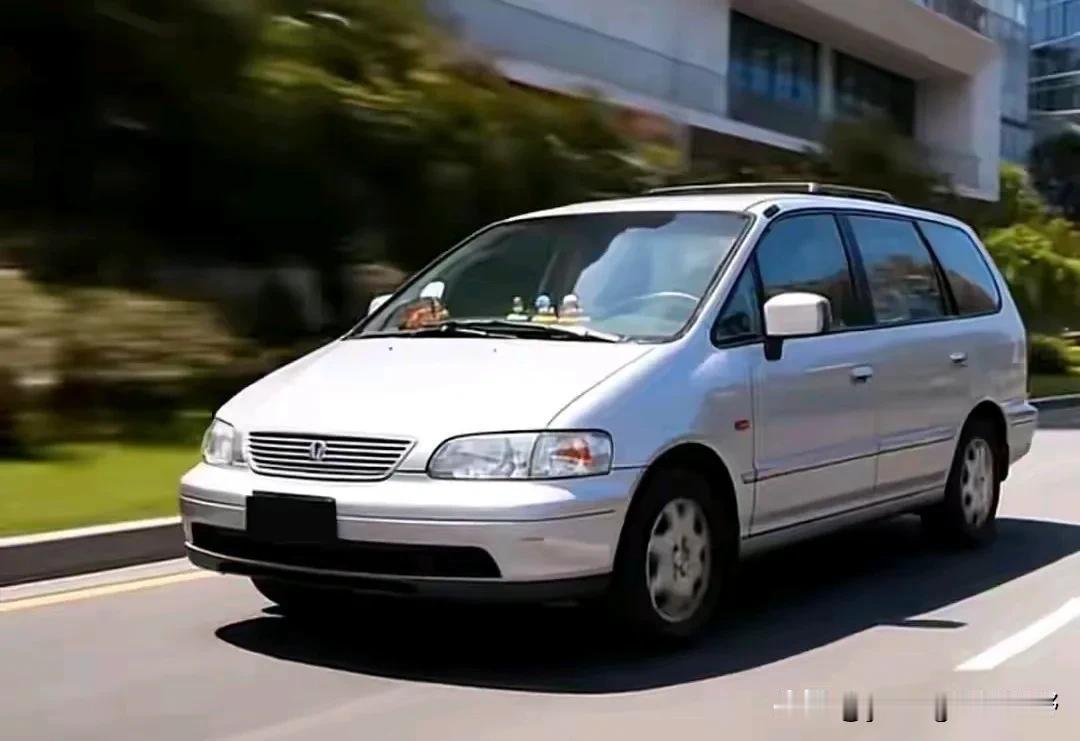 本田奥德赛商务车。奥德赛也是一款经典的商务车了，从90年代至今也有了六七代的更新