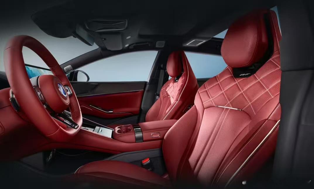 腾势Z9GT是真的“听劝”了！官方直接把“熔岩红”内饰搬了出来，再加上纯电续航破