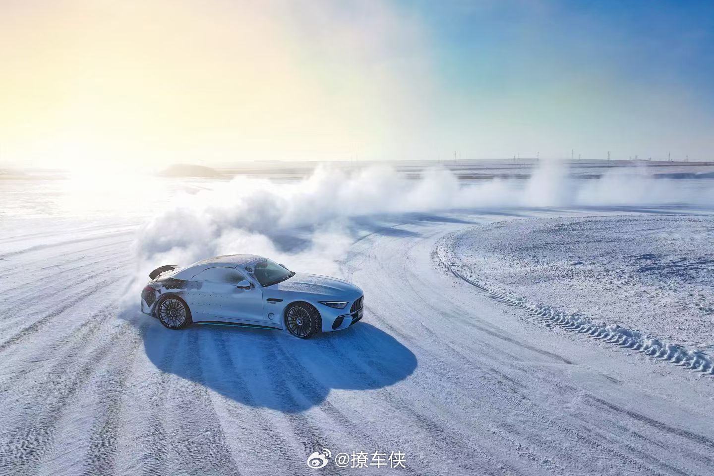 世界正在偷偷奖励早起的人，比如露珠、清风和整片朝阳