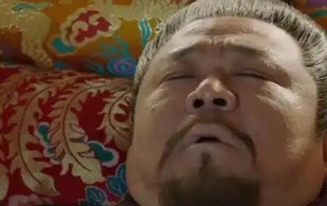 1425年，朱高炽临终前对张皇后说：“我要5个后妃陪葬。”张皇后点头表示明白，转