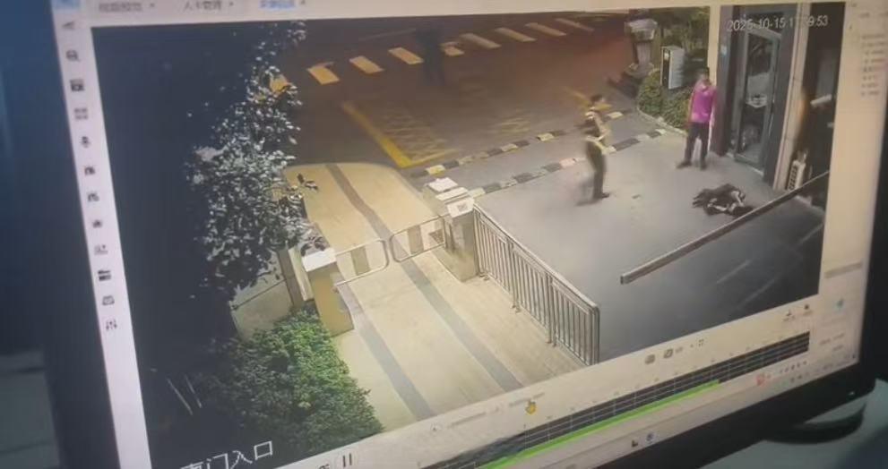 【杭州山姆配送员与小区保安打架】山姆回应配送员与小区保安打架10月15日晚,多名