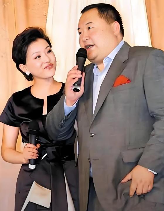 ☁1995年，杨澜留学回来，要和月薪2000元的老公离婚，她老爸劝她：一兵