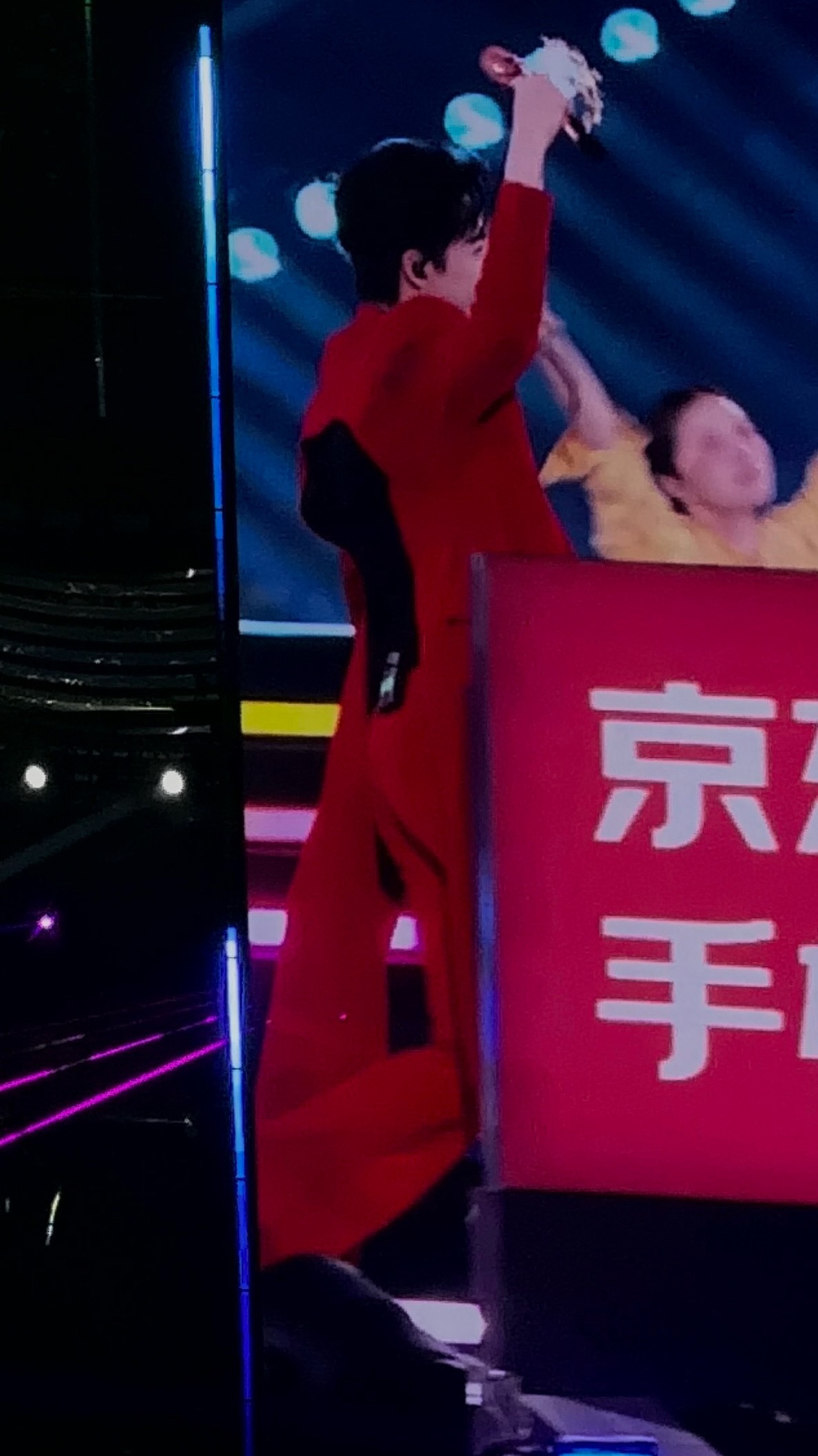 虽然拍的糊但是（）很明显