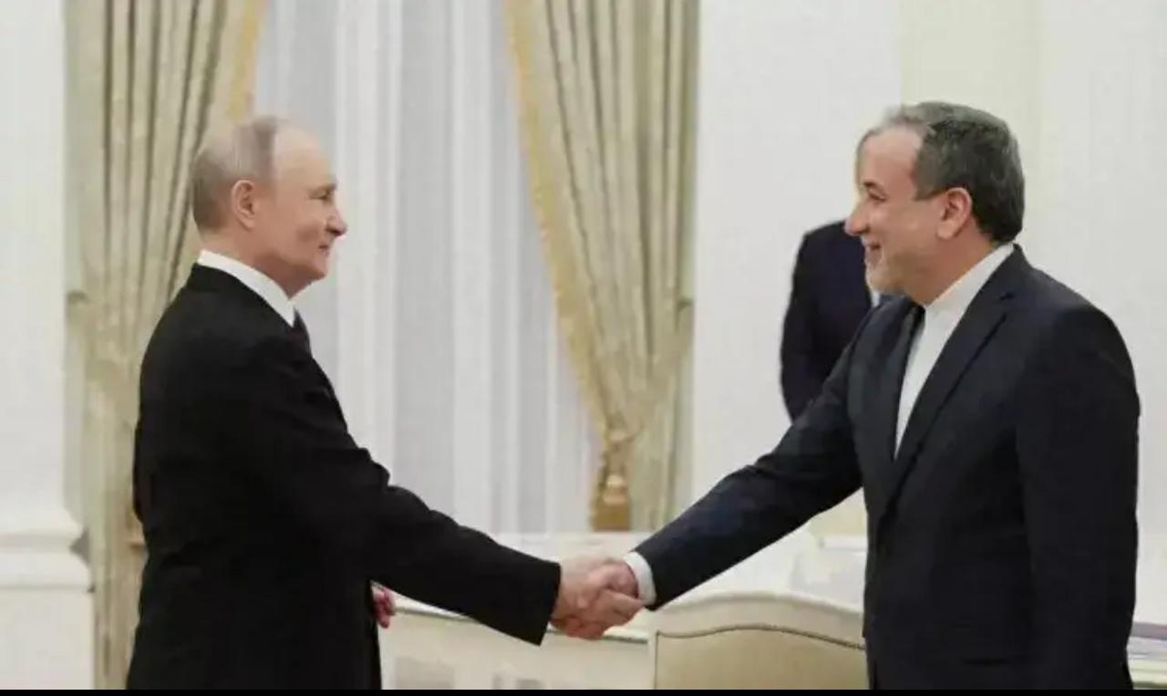 伊朗不倒向俄罗斯，还能找谁？伊朗外长火急火燎飞到俄罗斯，这事儿明摆着：伊朗这