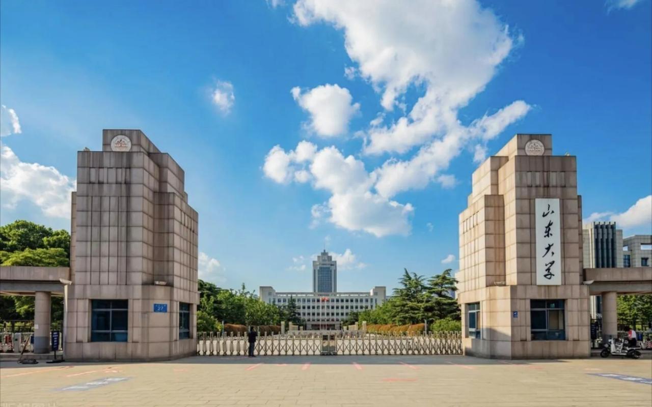 2021年，山东省高考总报名人数79.5万人2022年，山东省高考总报名人