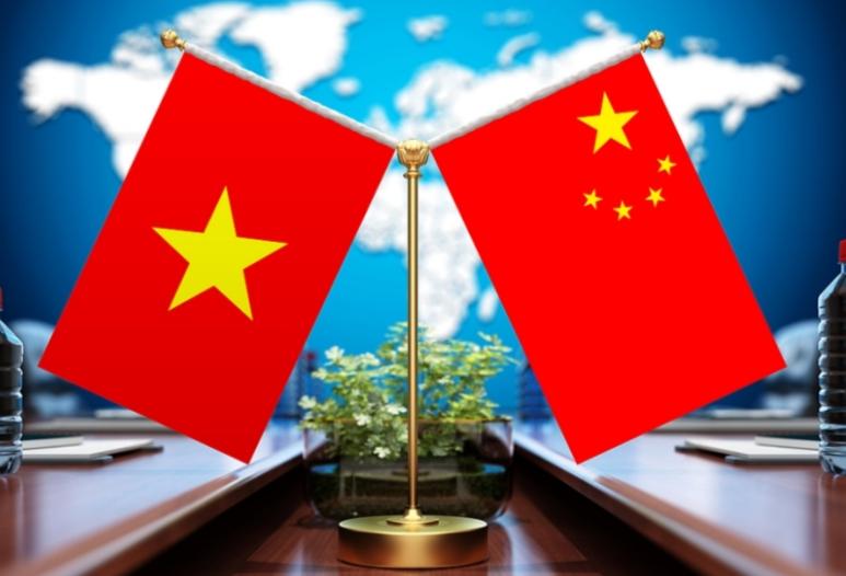 一个容易被忽略的事实是：越南对美贸易顺差的规模，已经超越了中国。按美国统计口径，