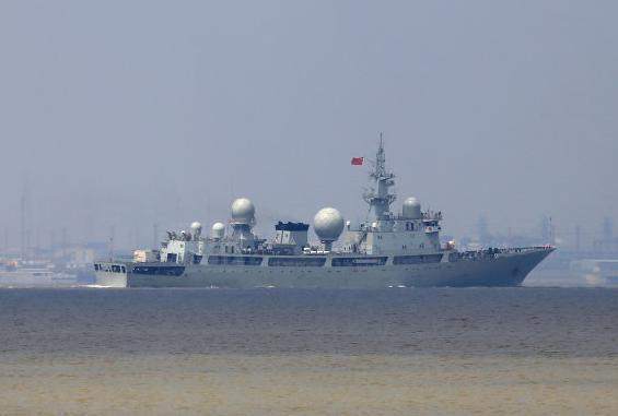 美国指挥官说：“有任何情况向我汇报。”日韩军舰说：“听不清，你说什么？”“他