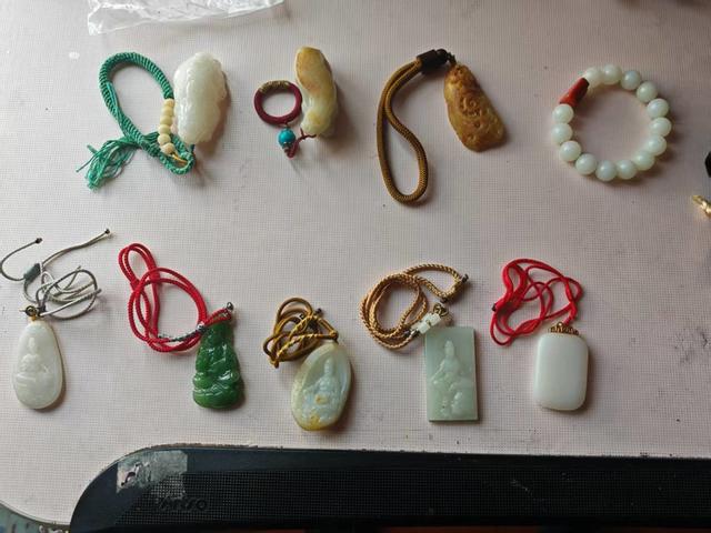 事发上海! 雇主离世仅12分钟后, 保姆就卷走银行卡内几十万, 还变卖玉器……