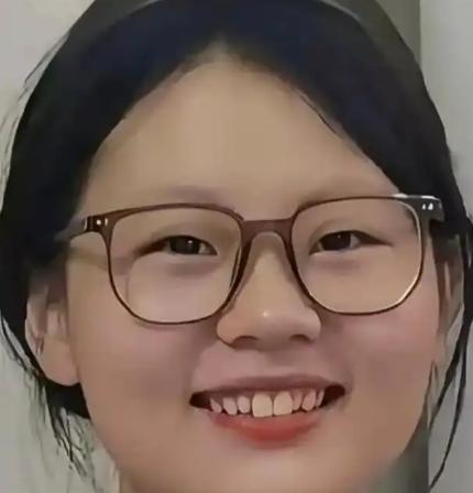 别替扁担女孩可惜！扁担女孩没上本科，照样有奔头不用跟着挤大学的路，每