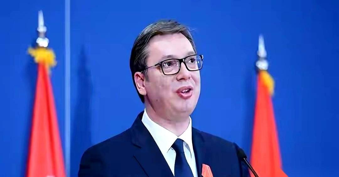 那个前阵子刚放话要辞职的塞尔维亚总统武契奇，转头就在外交场上给所有人结结实实地上