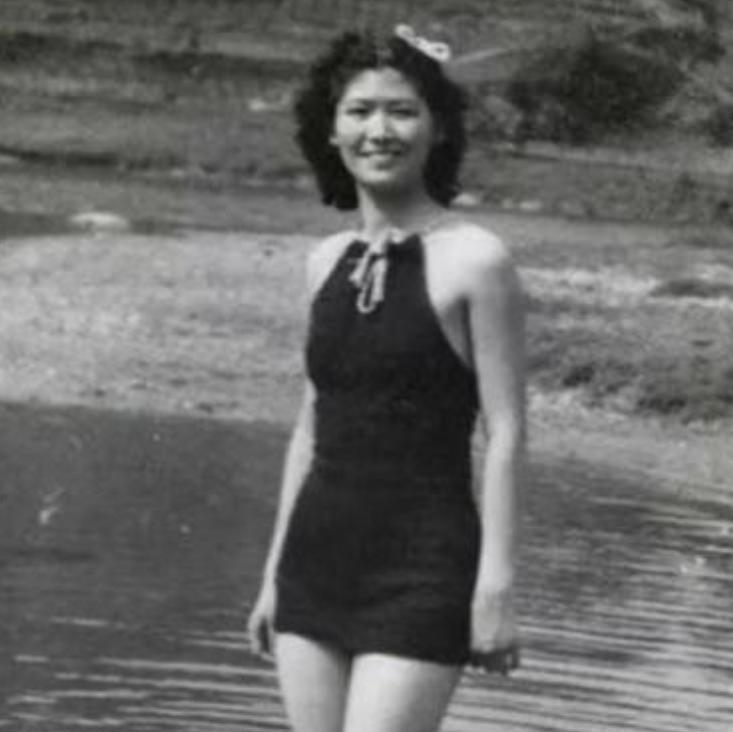 1914年，31岁的阎锡山，娶了14岁的小妾，洞房之夜，阎锡山对小妾说：“你躺下