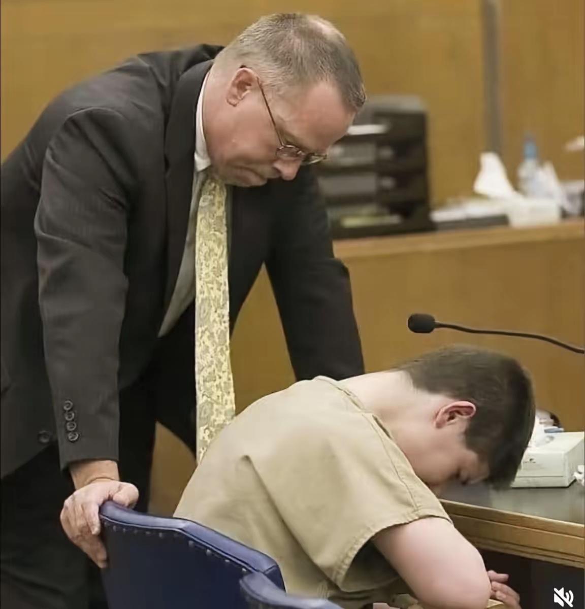 足球笑话一则英国伦敦，一名15岁男孩在法庭上语出惊人，他拒绝与法官建议的