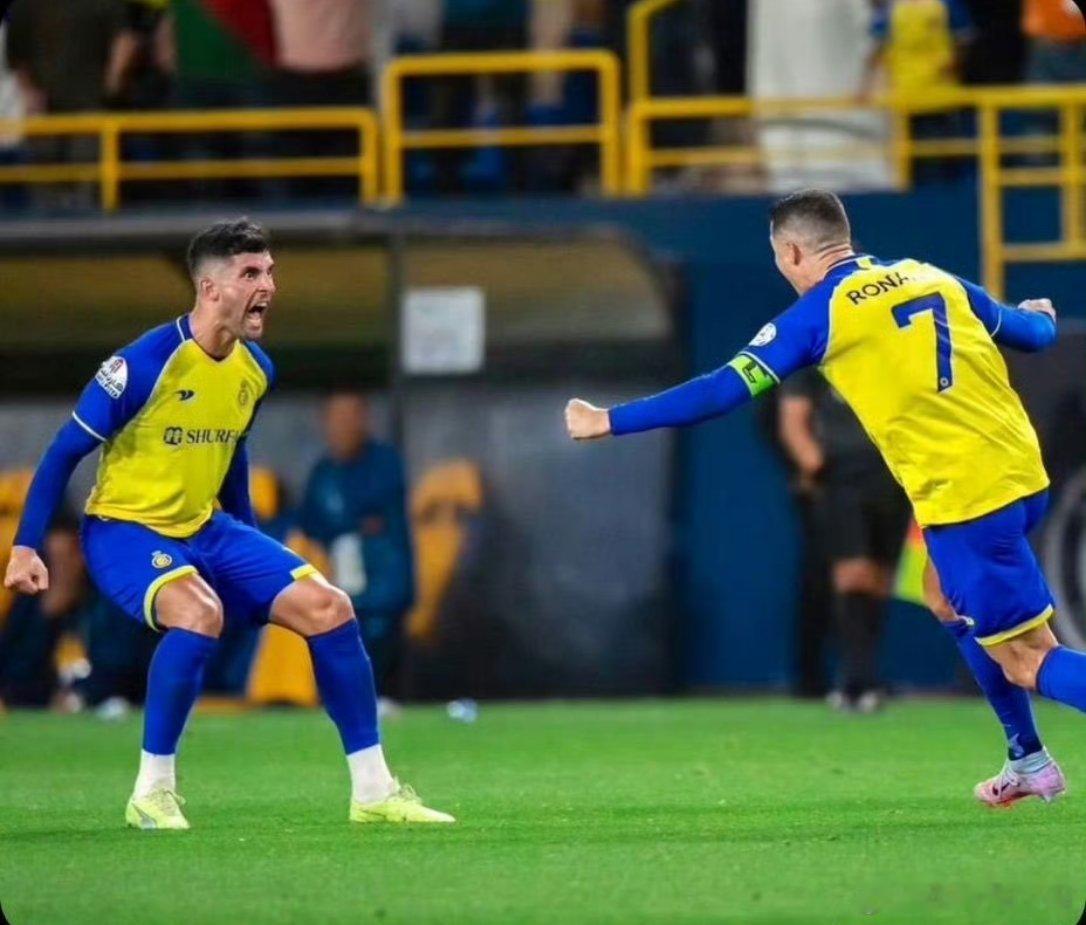 C罗利雅得胜利前后卫阿尔瓦罗·冈萨雷斯谈C罗：记者：很多人并不知道，你早在