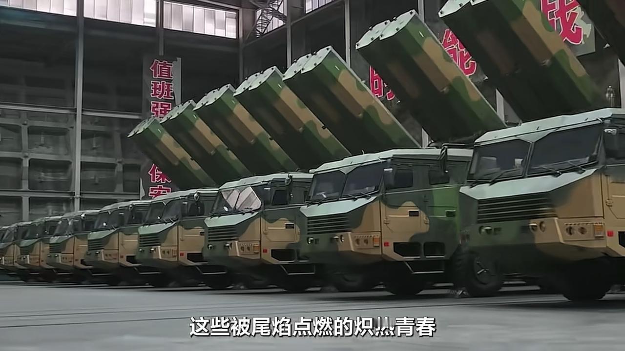 火箭军长剑-100巡航导弹，4马赫，3000-4000公里。连带发射箱整体装填