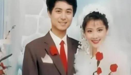 1983年，20岁的何赛飞去老师家吃饺子，看到相片中老师的4个儿子，突然