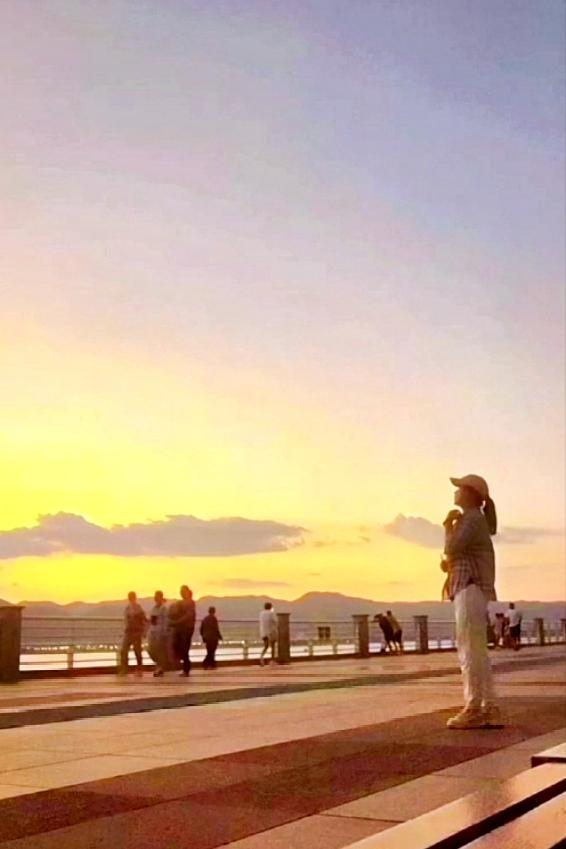 这样说一个年近七旬的老人，你不觉得你有多污浊吗？许敏发作品你们把作品投掉，每