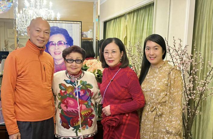 6000万豪宅客厅挤爆了！汪明荃家宴一声招呼，古天乐佘诗曼林峰全来了，黄百鸣曾