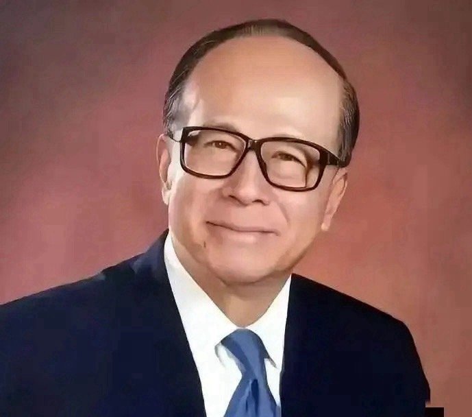 李嘉诚可能嗅到了危险的信号，前脚果断卖掉了英国电网公司100%股权，套现逾110