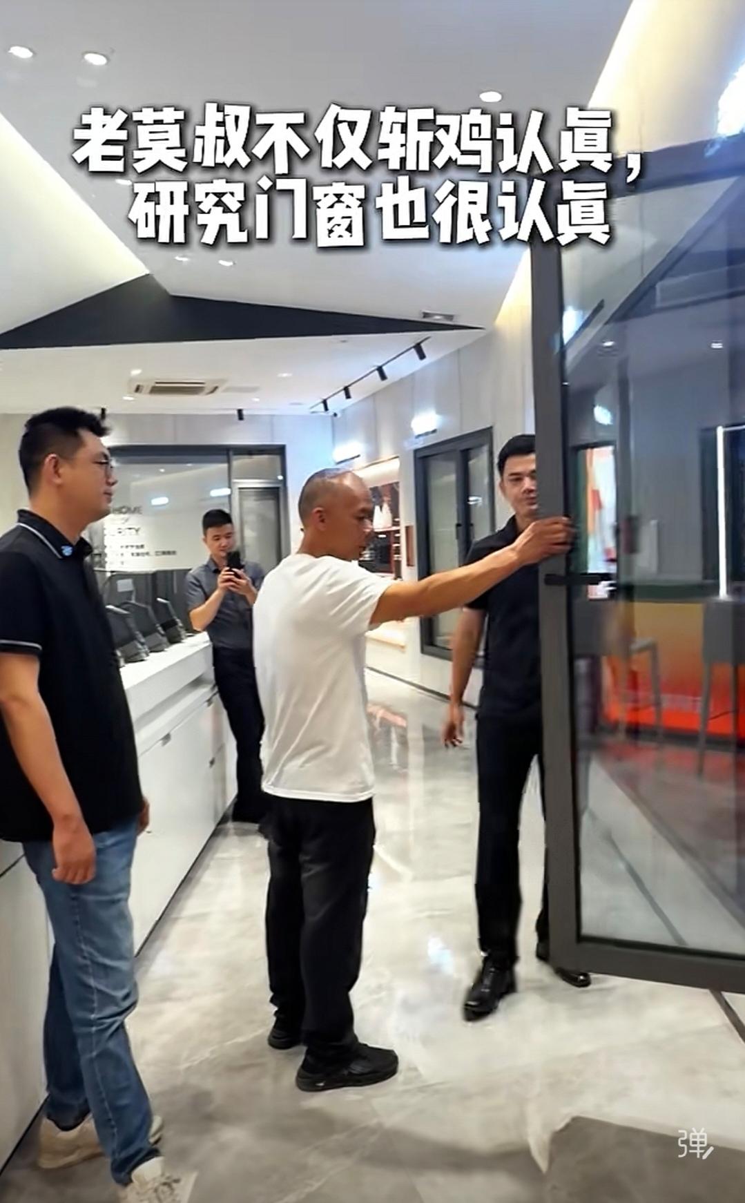 莫氏鸡煲老莫有点忙但莫氏鸡煲影响力却在下降！很多人发现莫氏鸡煲最近客流在下降了，