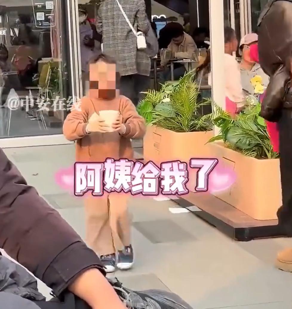 12月21日，浙江省绍兴市的一网友称：自己带女儿在外面玩儿，孩子口渴了，提出要去