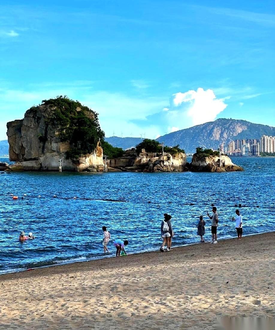 我算是发现了，成年人的“天人交战”，80%都发生在到底要不要洗头这件事上。尤其