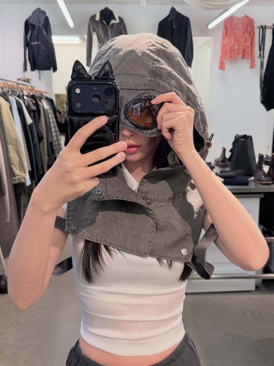 可爱的、俏皮的、温柔的、知性的、酷酷的……欣欣子的对镜拍风格多到九宫格放不完虞书