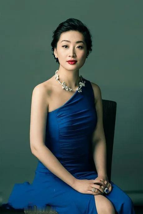 宗馥莉在他老爹死了才知道，原来老爹还有个信托啊，还冒出了不只真假的弟弟妹妹要起诉