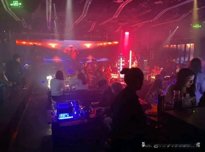 公司有位同事，年纪轻轻便相貌俊朗，情商更是出众，却至今保持单身。他最让人印象深刻