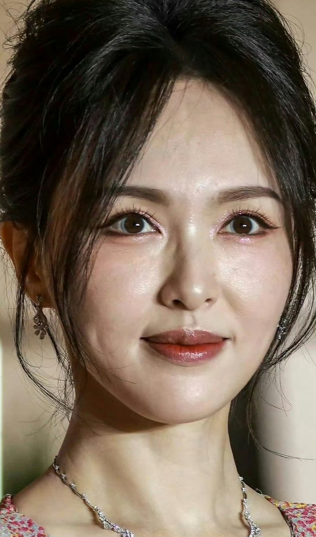 唐嫣化妆都盖不住的痘印[捂脸哭]​​​​