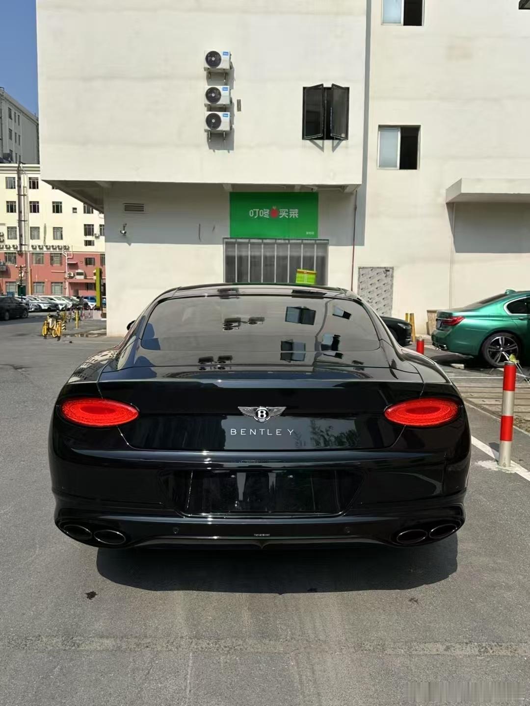 宾利欧陆GT，黑武士版，黑外热刺红内、黑武士套件穆勒包双拼内饰​​​