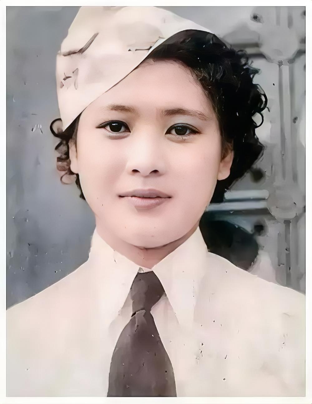 1938年一个深夜，国民党师长范绍增用枪顶着一个女人的头说：“马上离婚嫁给我！”