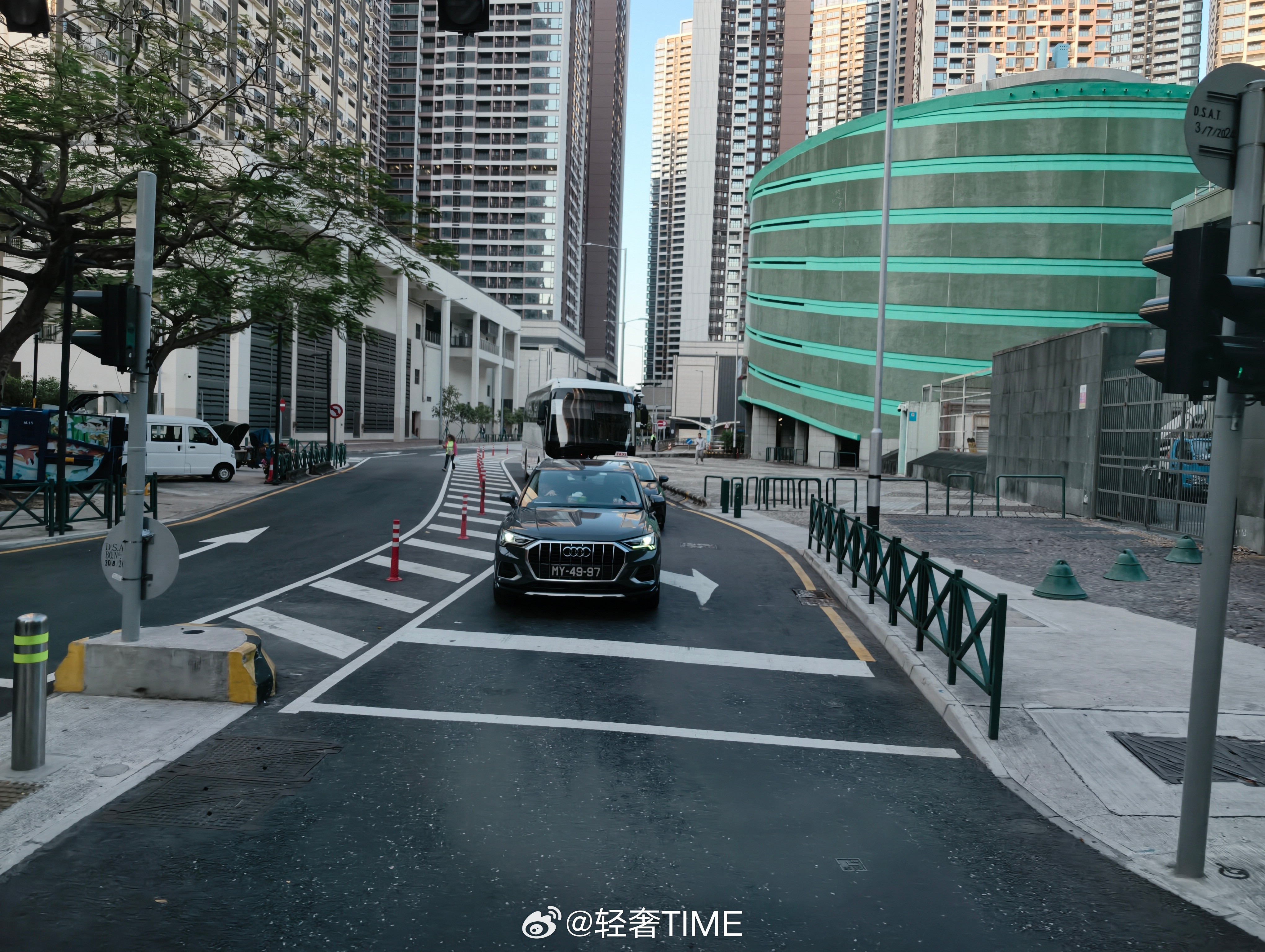 去了趟澳门，发财车坐了，没发财也没破财。满大街就看汽车了，本田的MPV明显比中规