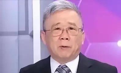 台退役将领栗正杰最近捅破了那层窗户纸：大陆海警在台东摆的那四艘船，根本不是来“走