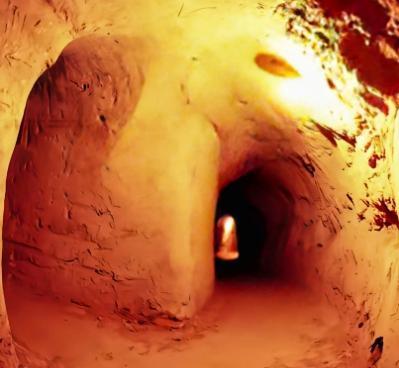 1994年夏天，山西介休张壁村的张随亮挥着铁锹挖窑洞，土层突然“轰隆”一声塌下去