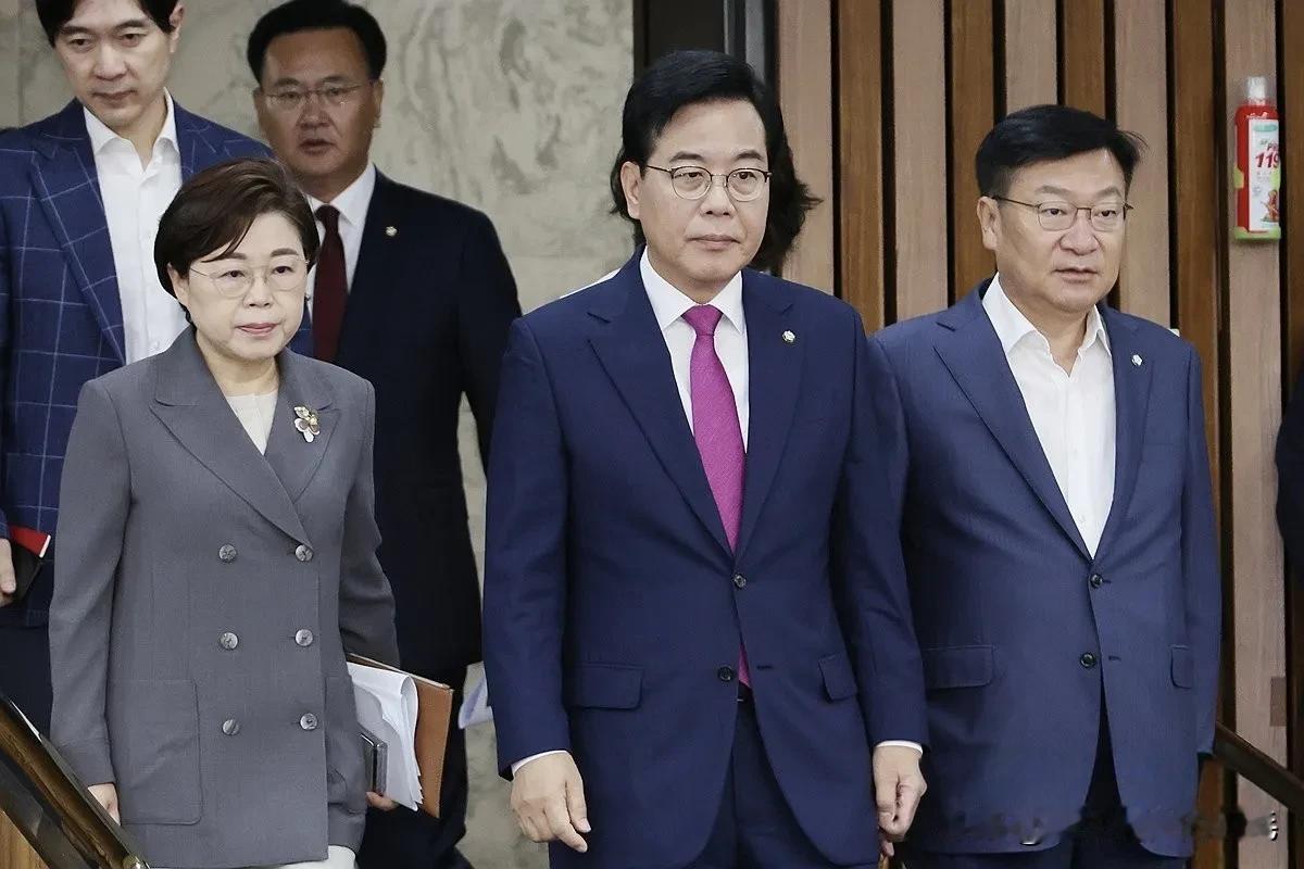 7月11日，韩国民调机构盖洛普发布的调查结果表明，反对党国民力量党议员的支持率已